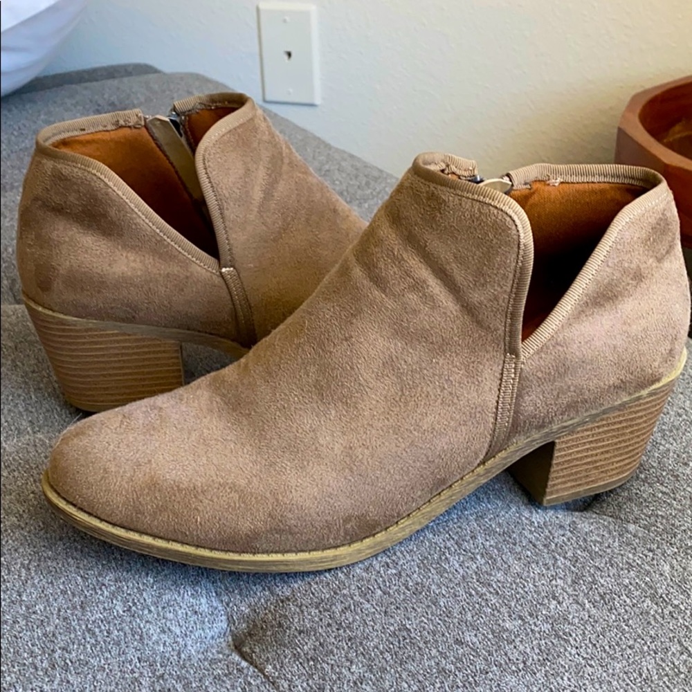 Tan booties!